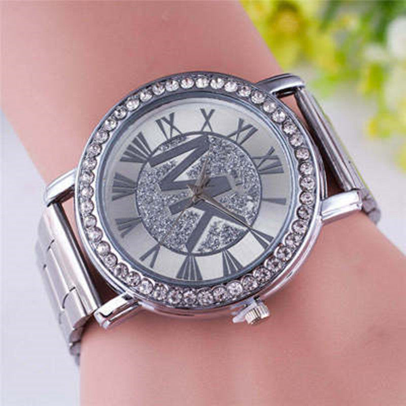 Montre tendance en alliage de diamants avec bracelet en acier