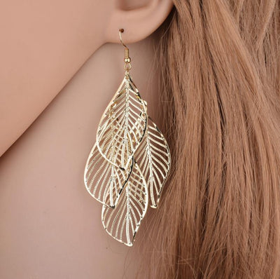 Boucles d’oreilles multicouches en métal à feuilles creuses