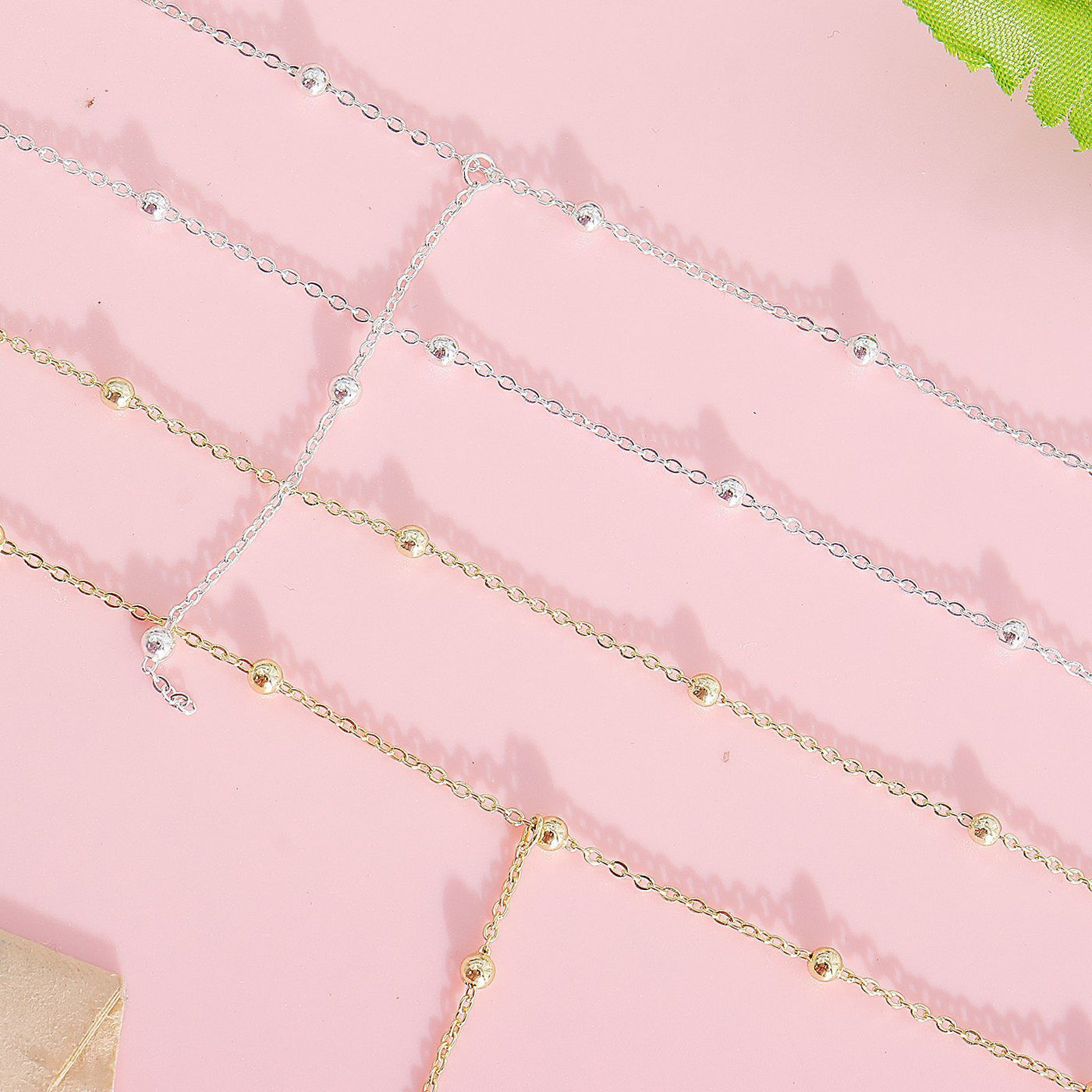Collier simple à pompons multicouches en perles de riz