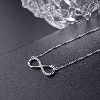 Collier, bijou et pendentif infinity en argent pour femme