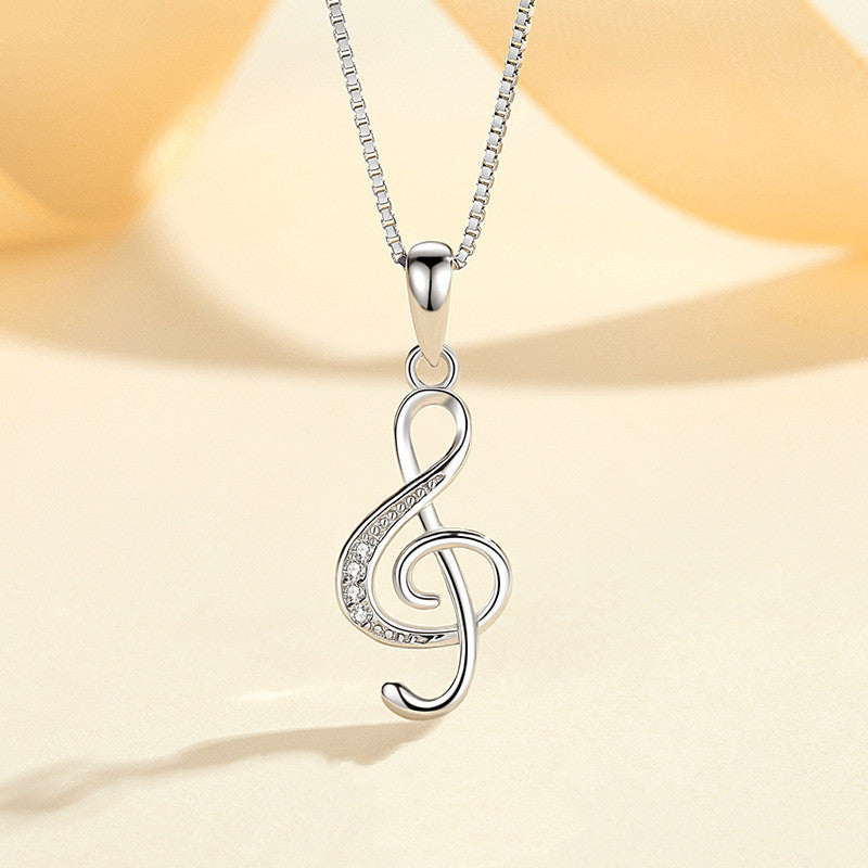 Collier avec pendentif en forme de note de musique au design spécial