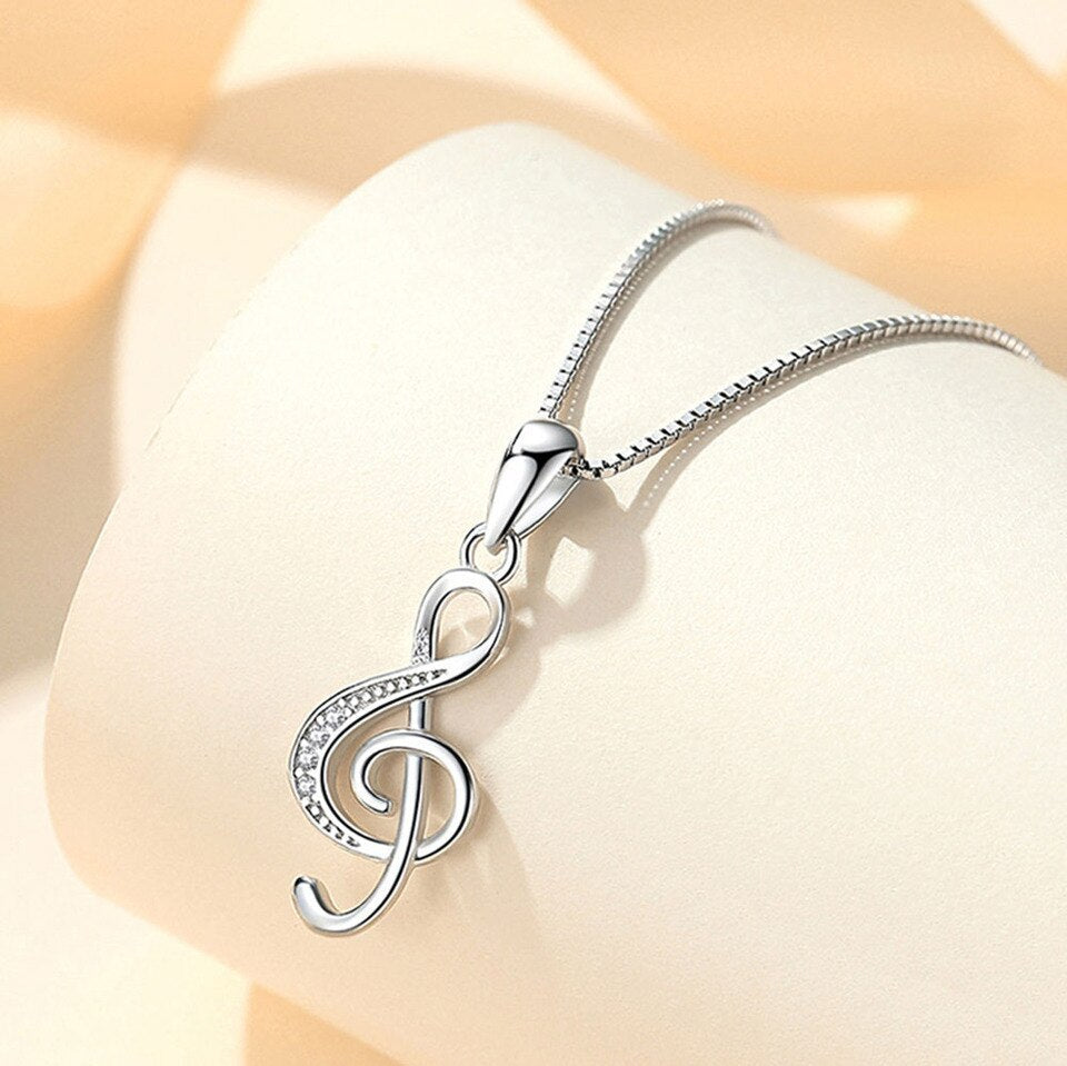 Collier avec pendentif en forme de note de musique au design spécial